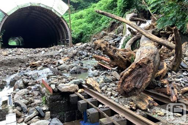 2024年7月因暴雨而发生大规模山体滑坡的陆羽东线濑见温泉站至东长泽站之间（JR东日本提供）