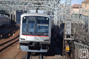 东横线指定席车厢“上行急行”提供 Wi-Fi 和电源插座 – 从横滨到涩谷，只需 500 日元即可舒适乘坐