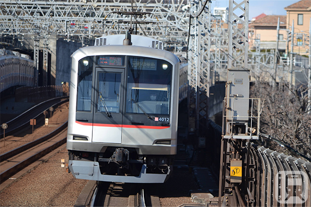 东急5050系列列车附设付费座位预订服务“Q SEAT”车厢 (Katsumi Yokoyama)